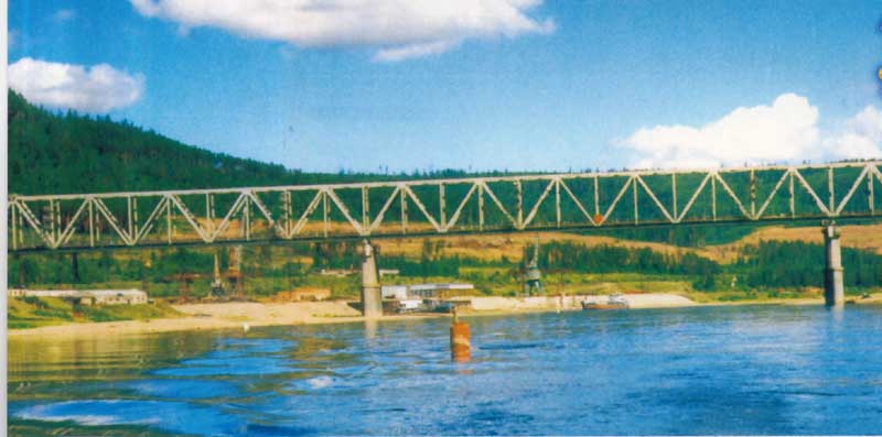 Железнодорожный мост через реку Лена в Иркутской области