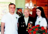 Участник воны Т.И. Таранов с гостями из ИНК